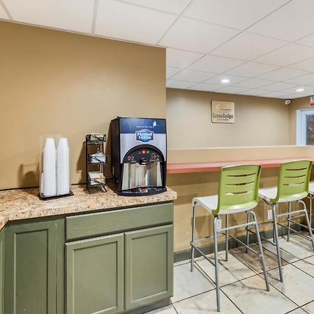 Econo Lodge Inn & Suites Binghamton Buitenkant foto