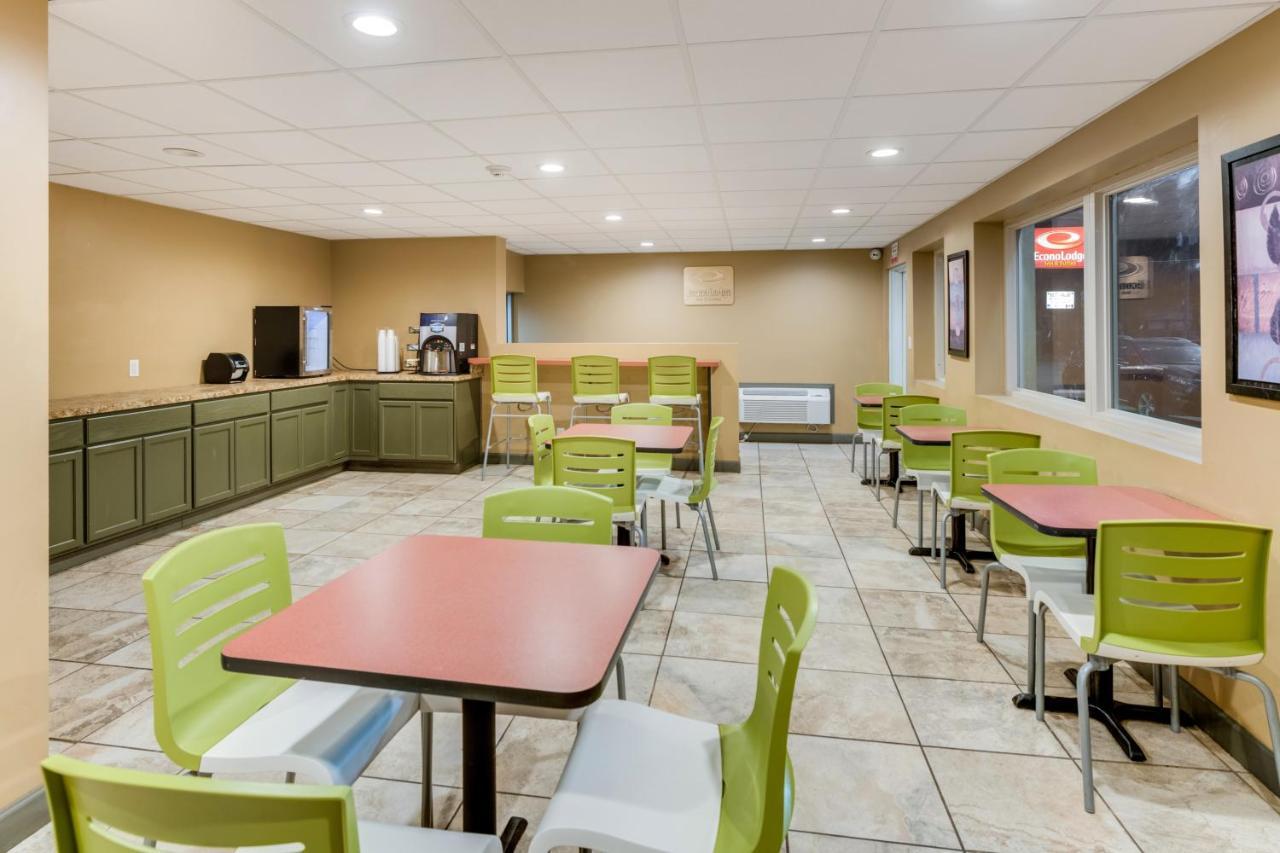 Econo Lodge Inn & Suites Binghamton Buitenkant foto