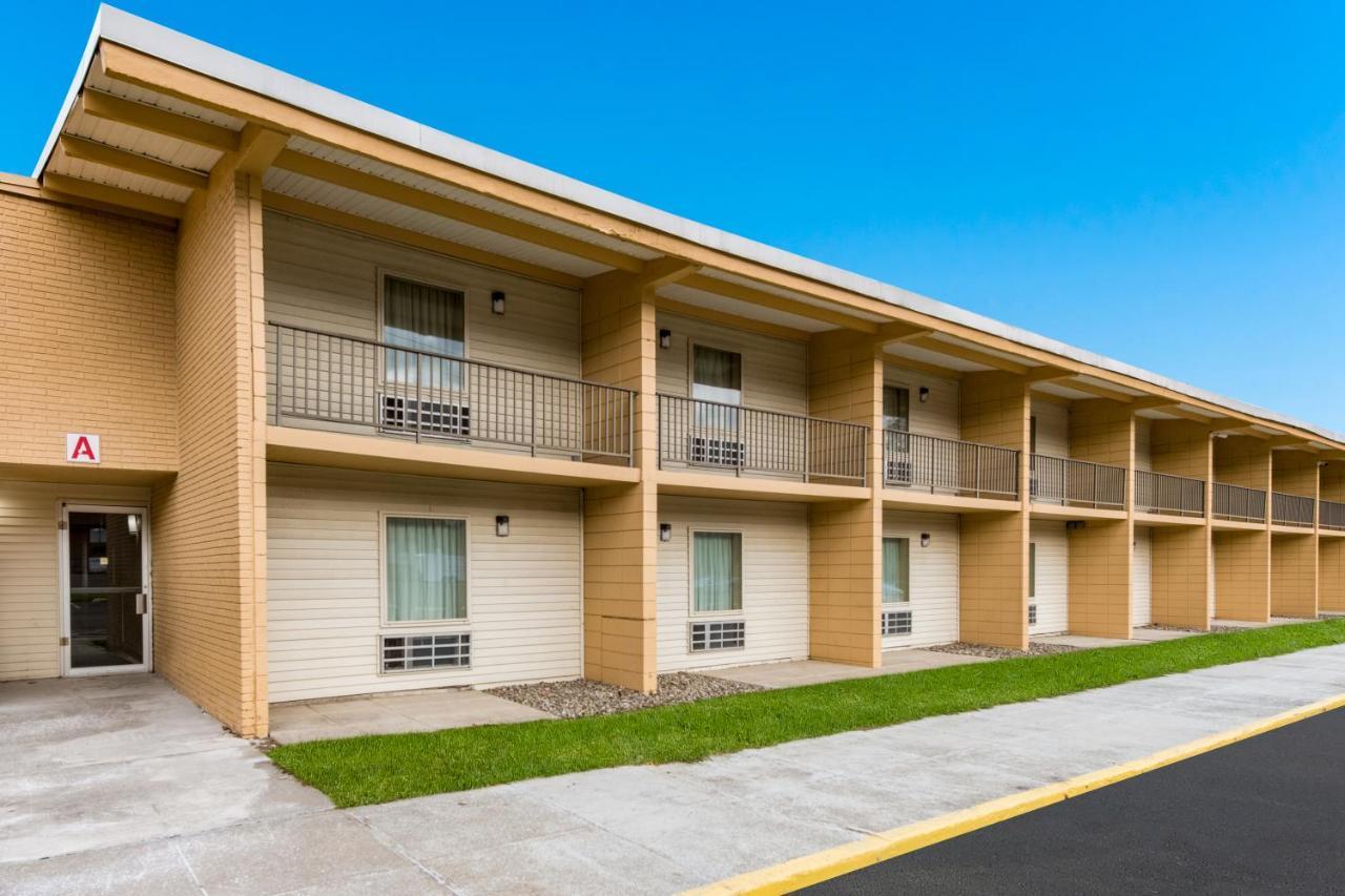 Econo Lodge Inn & Suites Binghamton Buitenkant foto