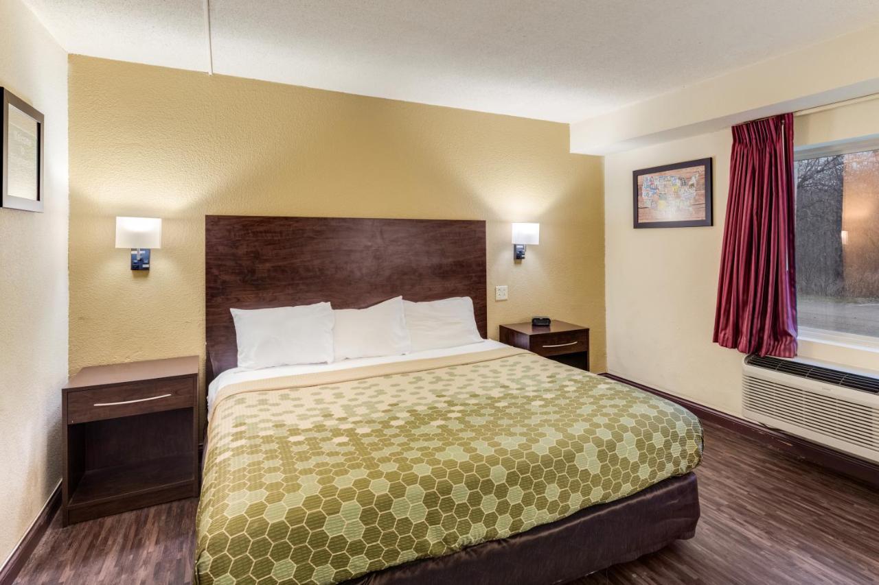 Econo Lodge Inn & Suites Binghamton Buitenkant foto