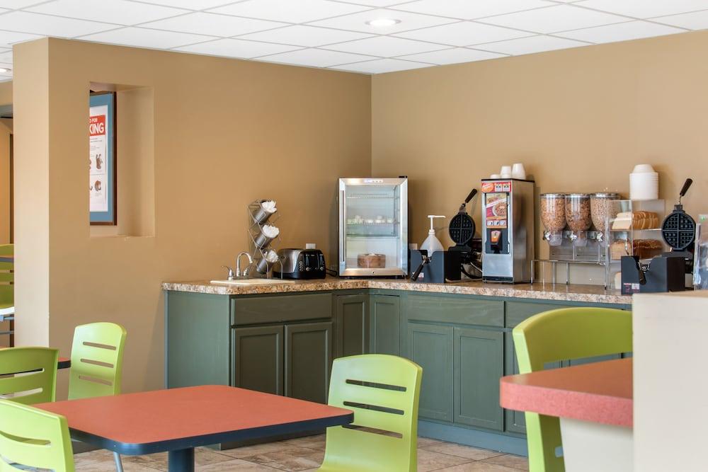 Econo Lodge Inn & Suites Binghamton Buitenkant foto