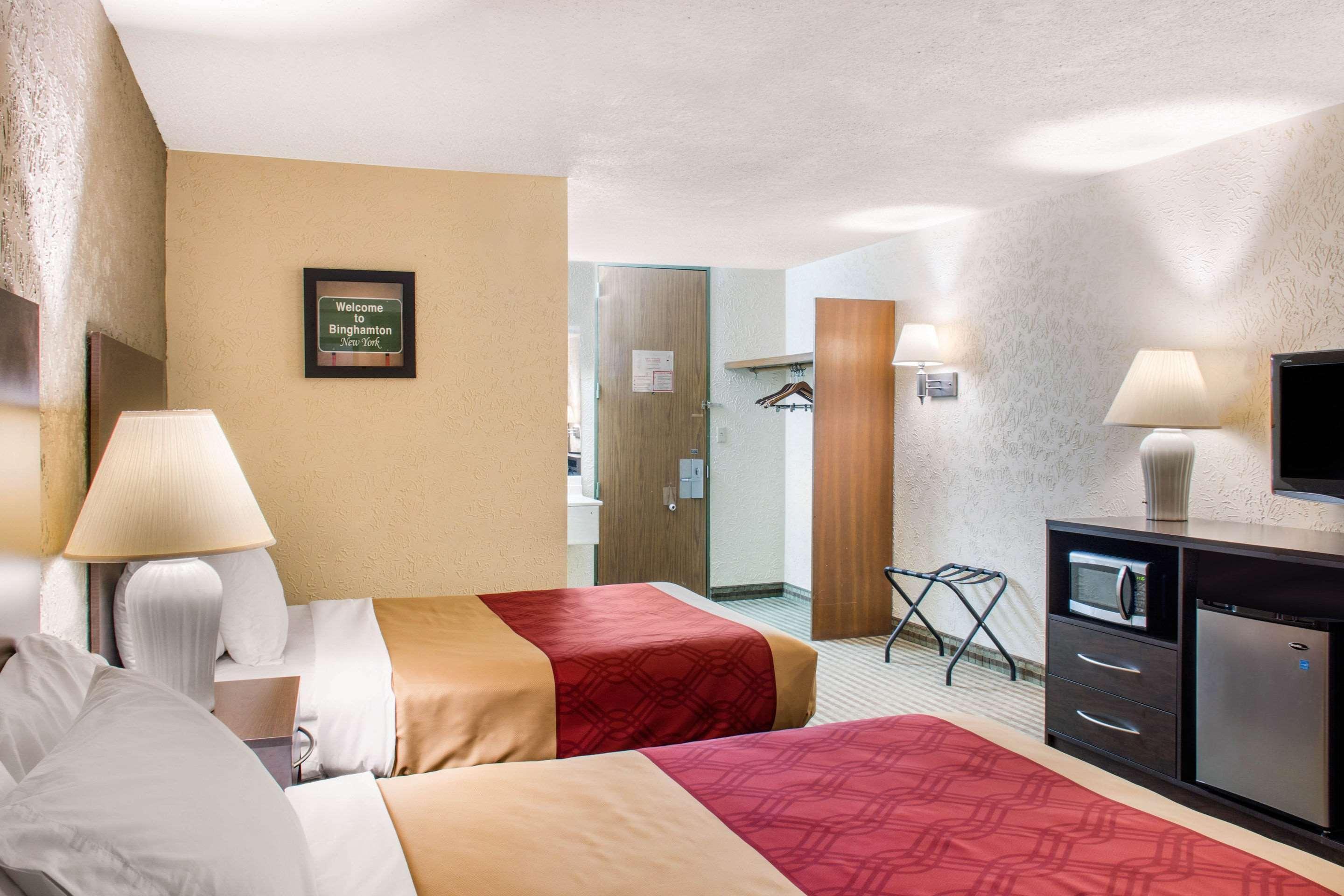 Econo Lodge Inn & Suites Binghamton Buitenkant foto