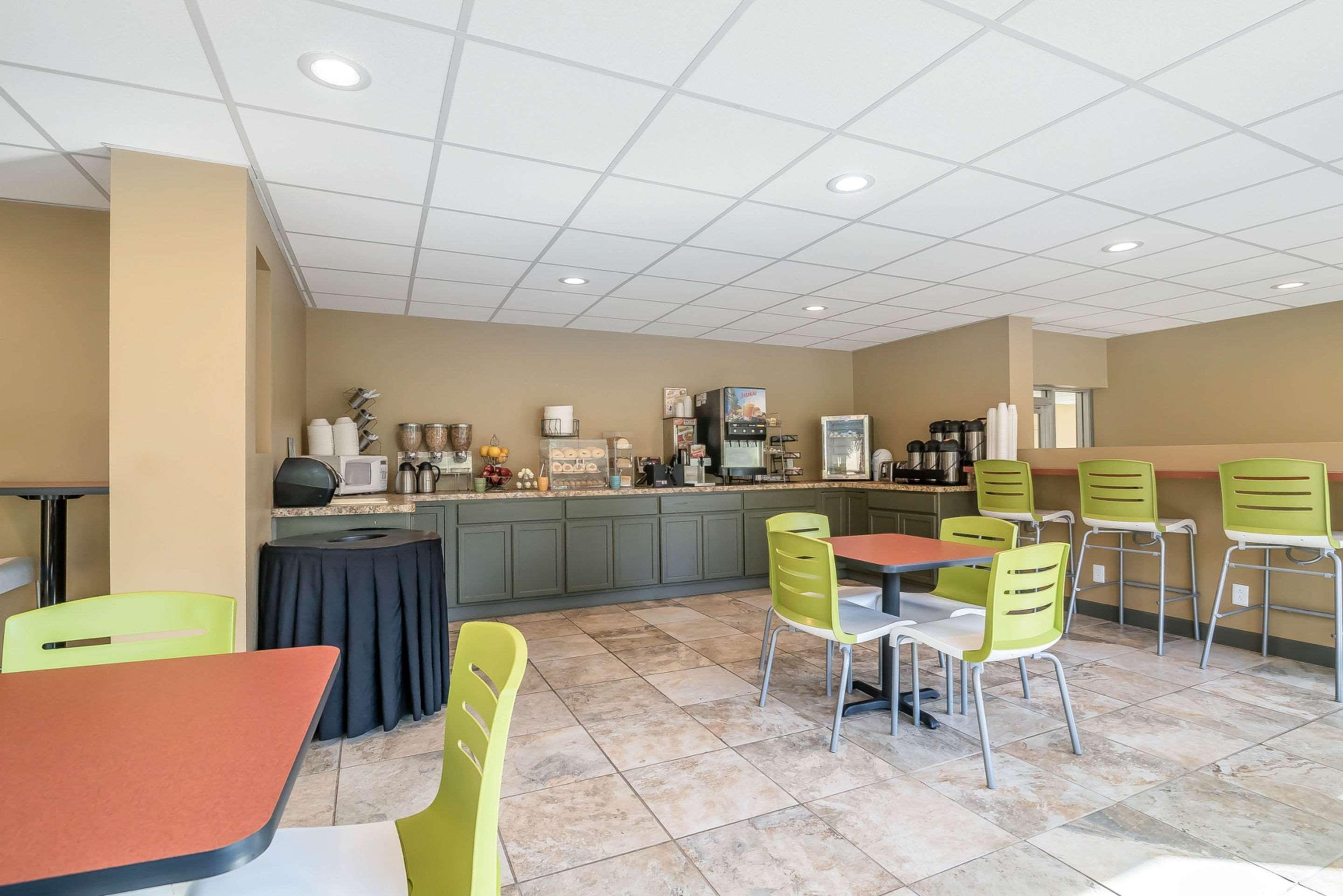 Econo Lodge Inn & Suites Binghamton Buitenkant foto