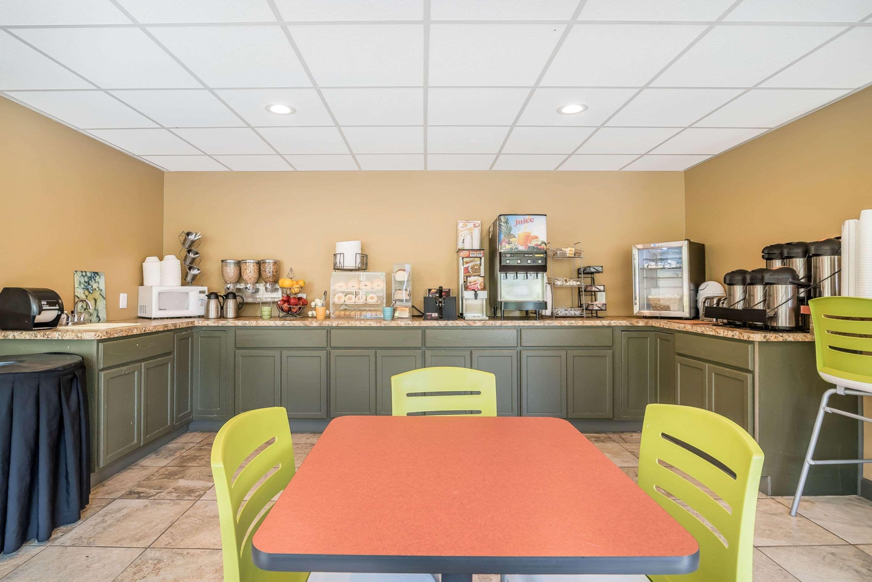 Econo Lodge Inn & Suites Binghamton Buitenkant foto