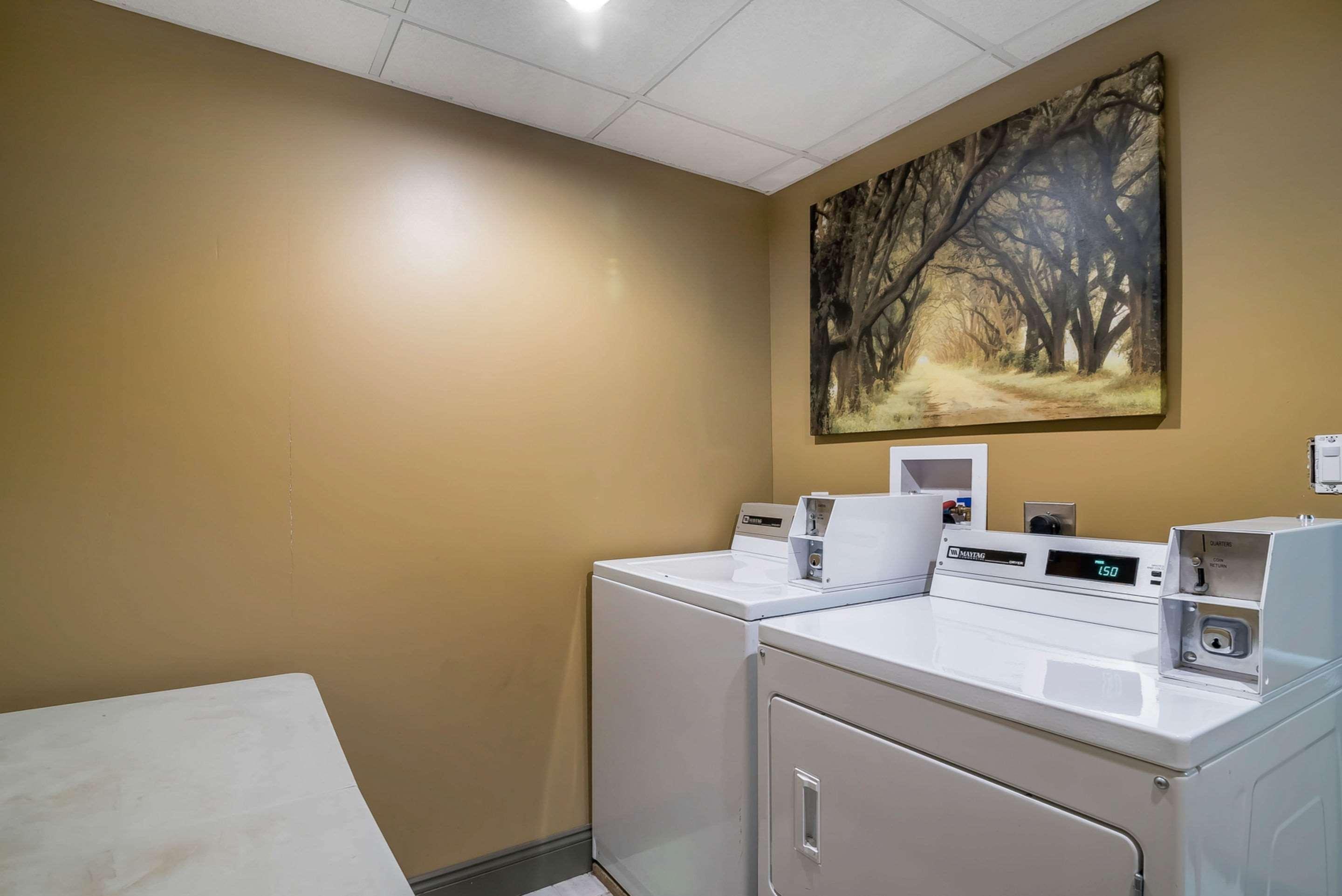 Econo Lodge Inn & Suites Binghamton Buitenkant foto
