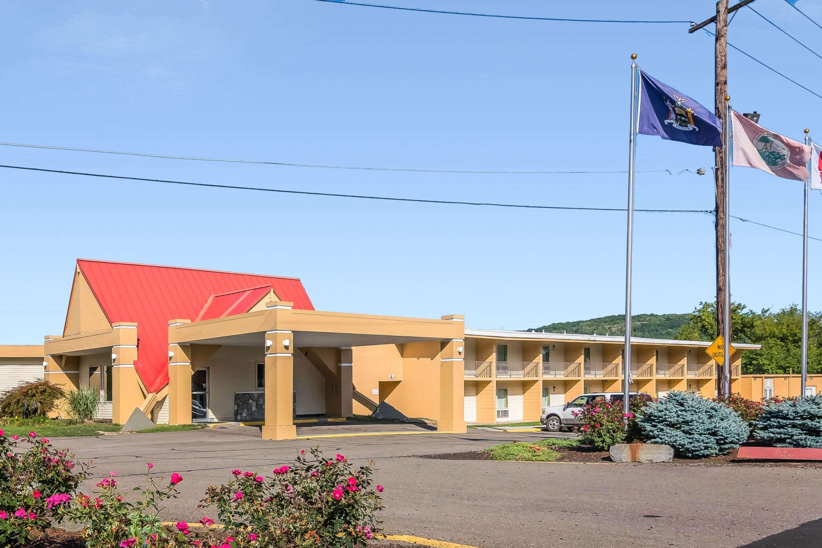Econo Lodge Inn & Suites Binghamton Buitenkant foto