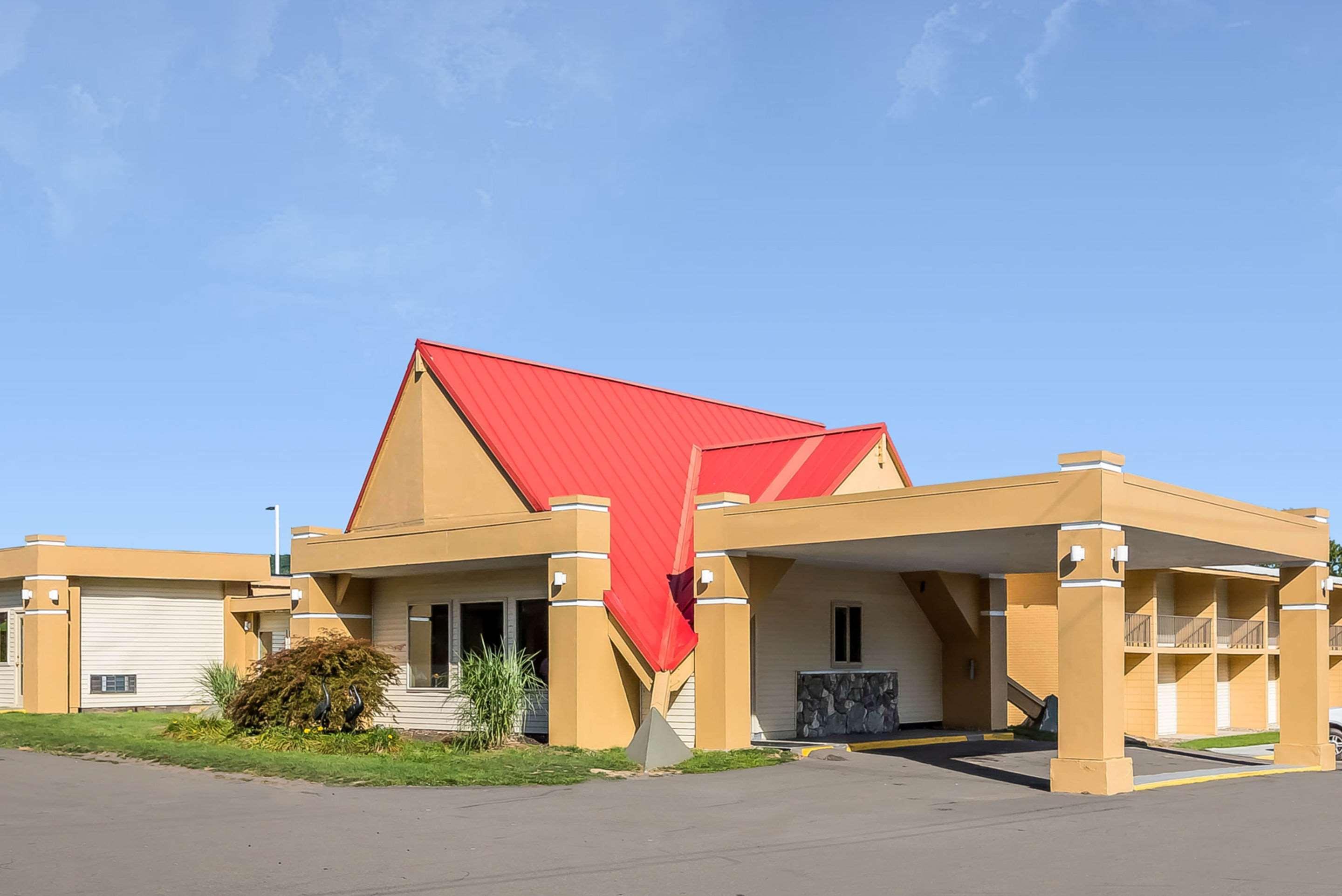 Econo Lodge Inn & Suites Binghamton Buitenkant foto