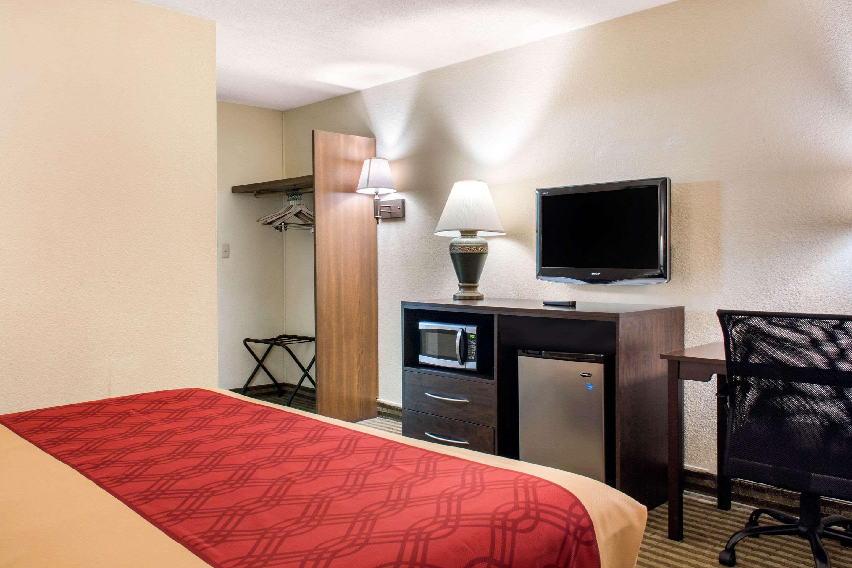 Econo Lodge Inn & Suites Binghamton Buitenkant foto