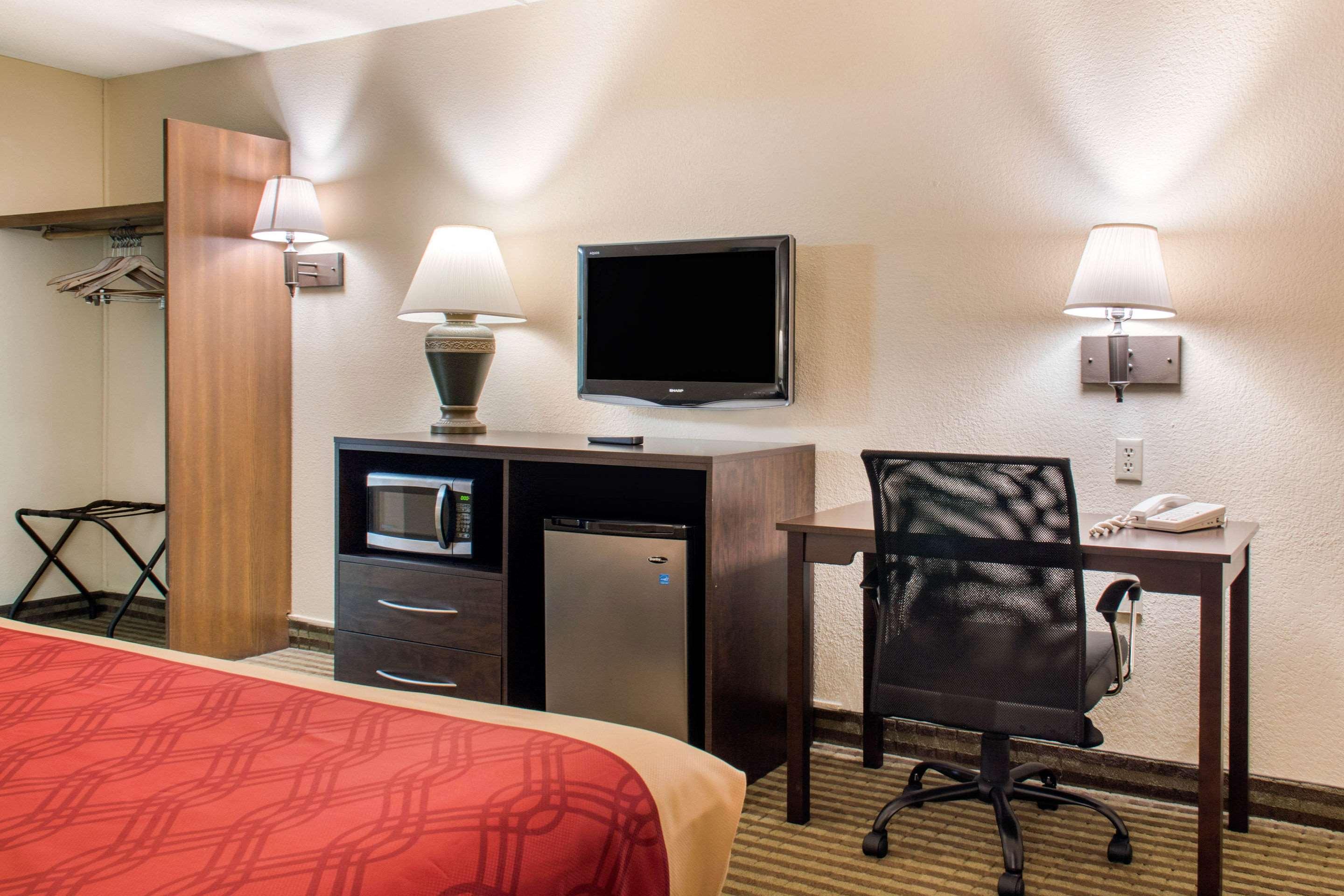 Econo Lodge Inn & Suites Binghamton Buitenkant foto