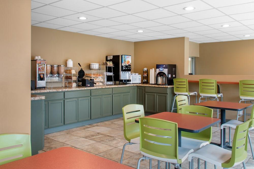 Econo Lodge Inn & Suites Binghamton Buitenkant foto