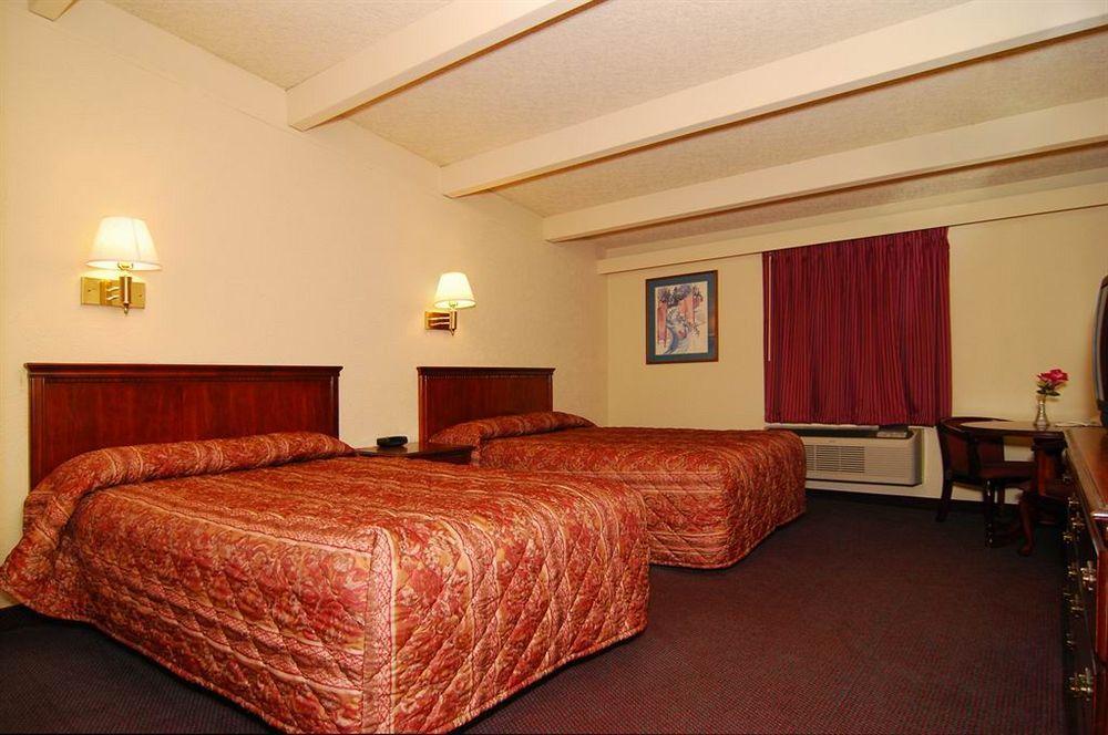 Econo Lodge Inn & Suites Binghamton Buitenkant foto