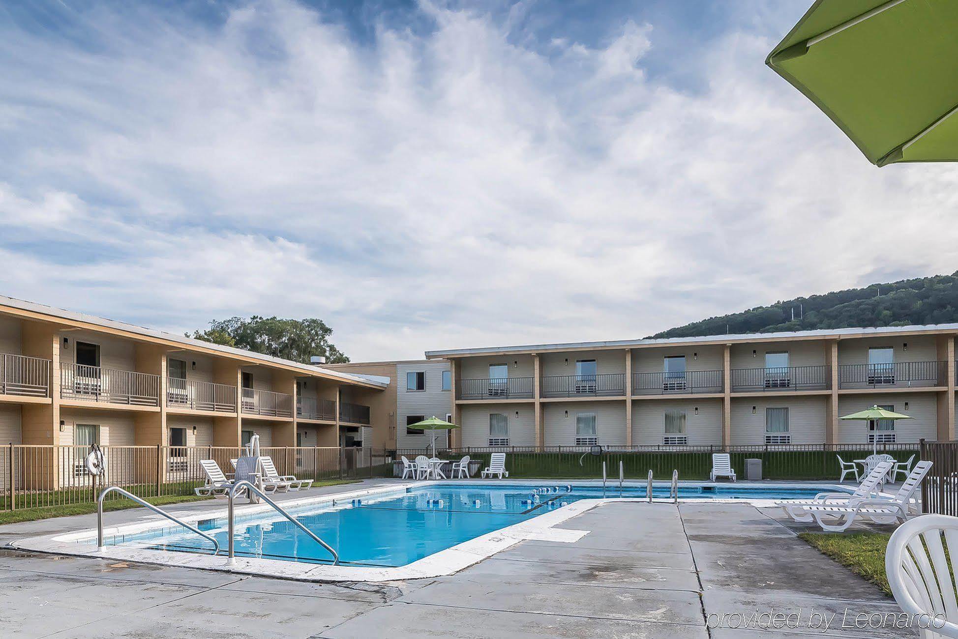 Econo Lodge Inn & Suites Binghamton Buitenkant foto