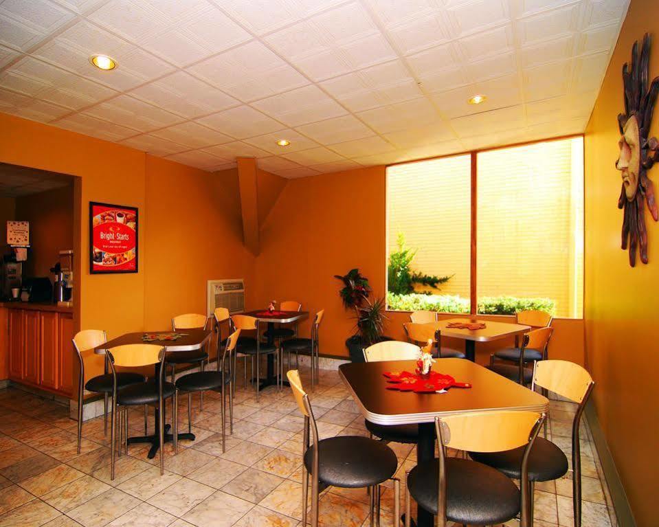 Econo Lodge Inn & Suites Binghamton Buitenkant foto