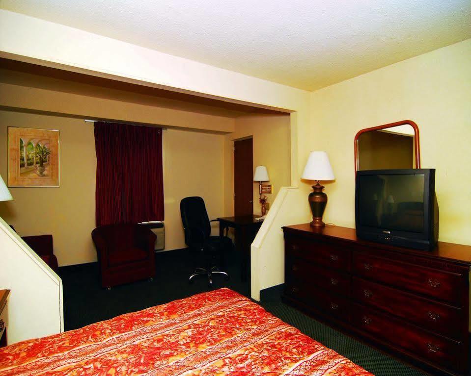 Econo Lodge Inn & Suites Binghamton Buitenkant foto