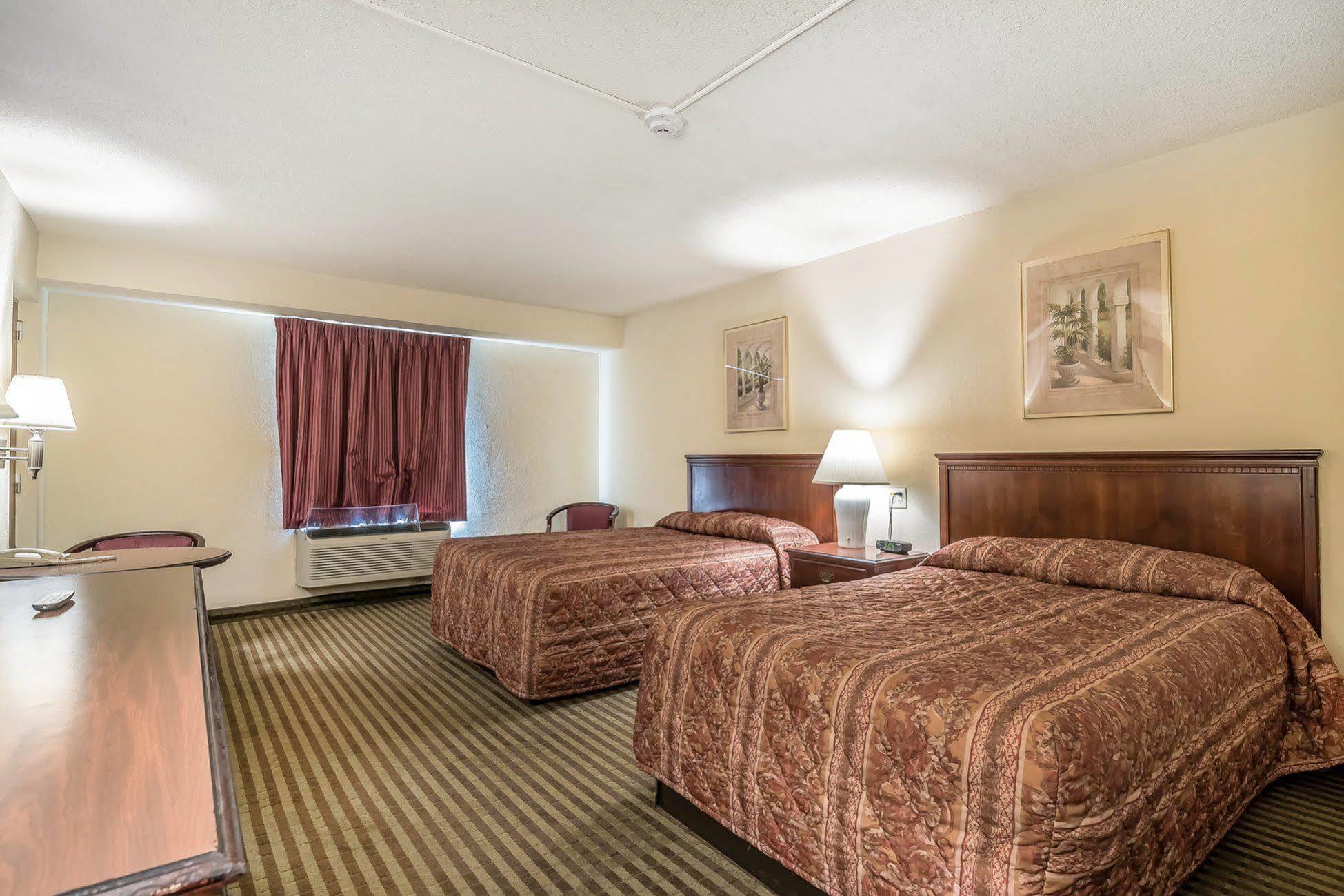 Econo Lodge Inn & Suites Binghamton Buitenkant foto