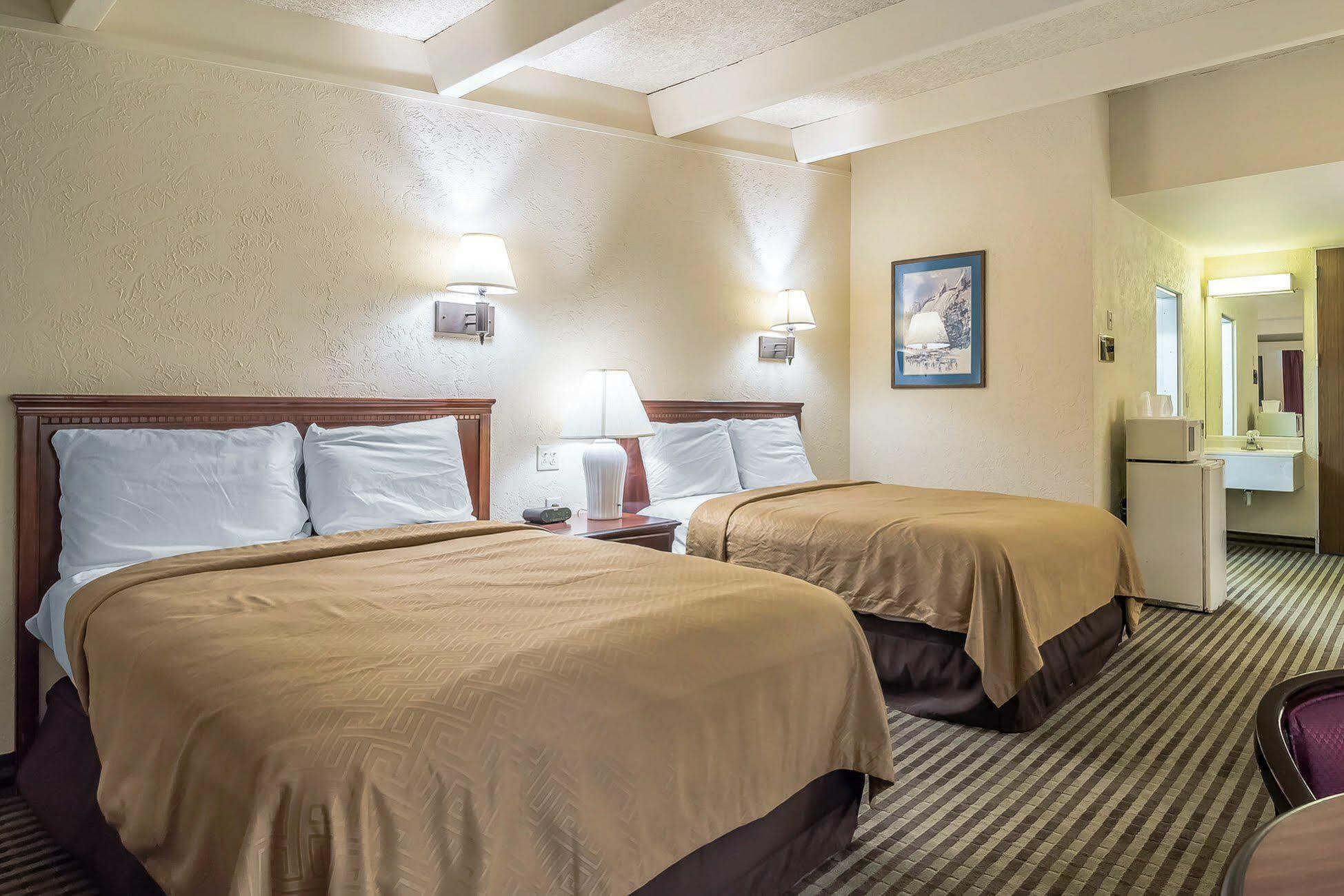 Econo Lodge Inn & Suites Binghamton Buitenkant foto